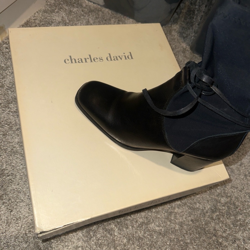 Charles David Black Chukka Boots for Men